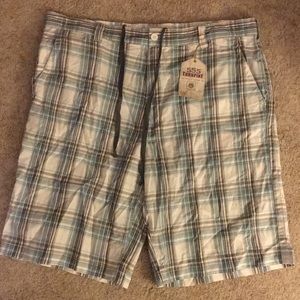 555 Turnpike Men’s Plaid Shorts Size 42